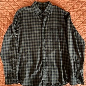 J Crew Men’s Long Sleeve Oxford Button Down - Medium